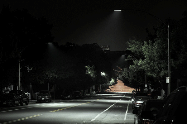 Street light having poor lighting uniformity